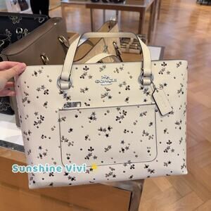 NWT Coach Station Tote Bag Smooth Leather With Star Print Silver /Chalk CCE99